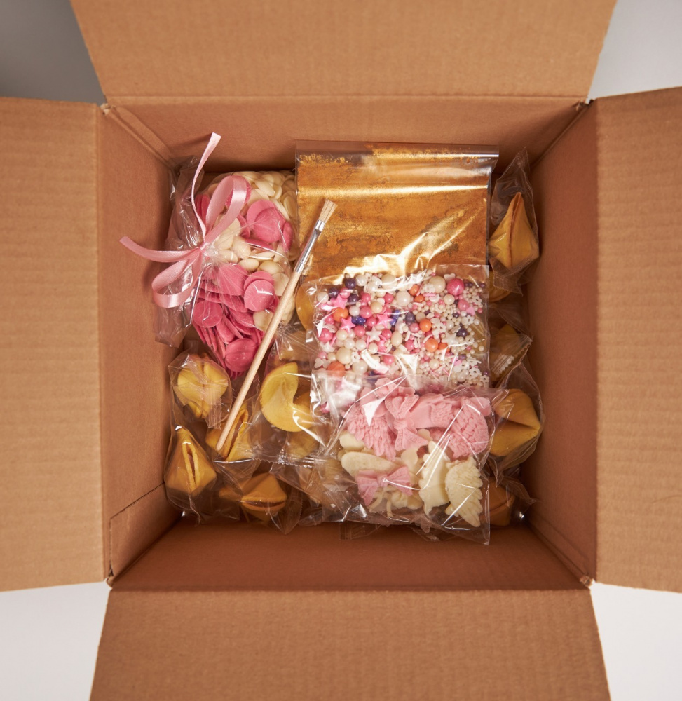 картинка Бокс для создания подарочных наборов из печенья с предсказаниями от магазина Компания+